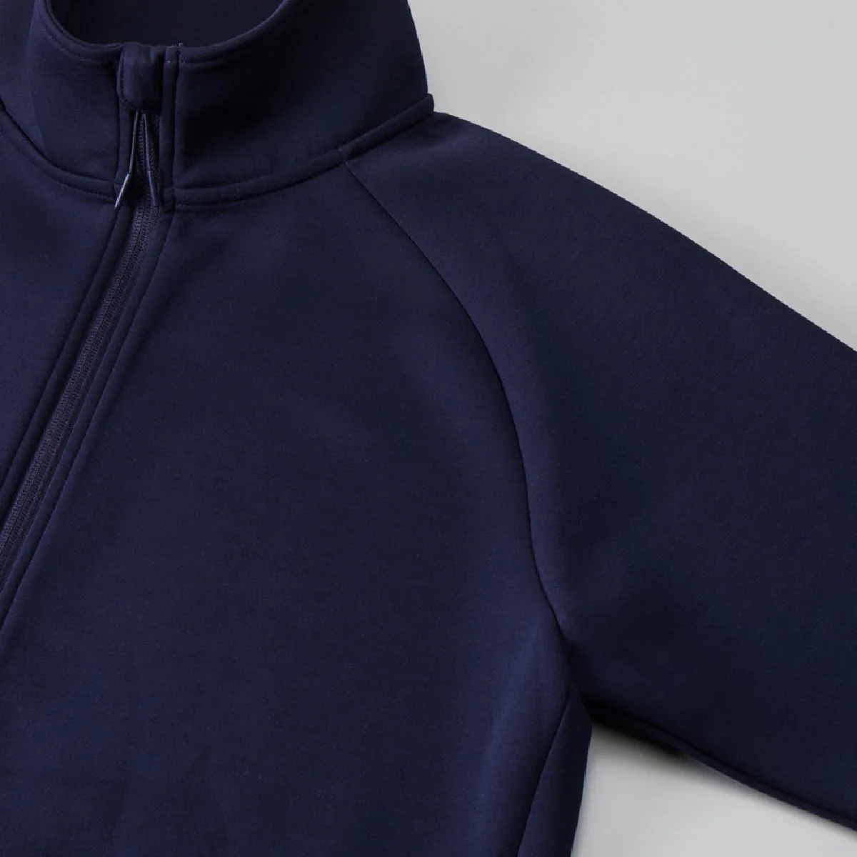 The sleeves are raglan sleeves
