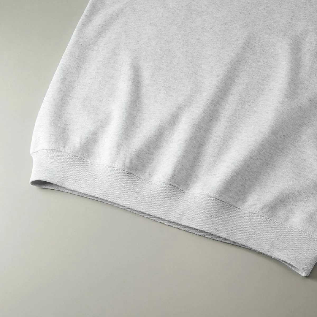 5198-01 8.2 oz French Terry Short Sleeve Sweatshirt 10 The hem mouth is rib -finished, the body and rib seam line is a robust double stitch finish