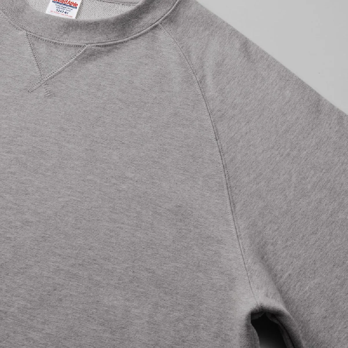 5242-01 10.0oz Raglan Sleeve Crewneck French Terry Sweatshirt 8 Sleeve is lagran sleeve specification, durable double stitch