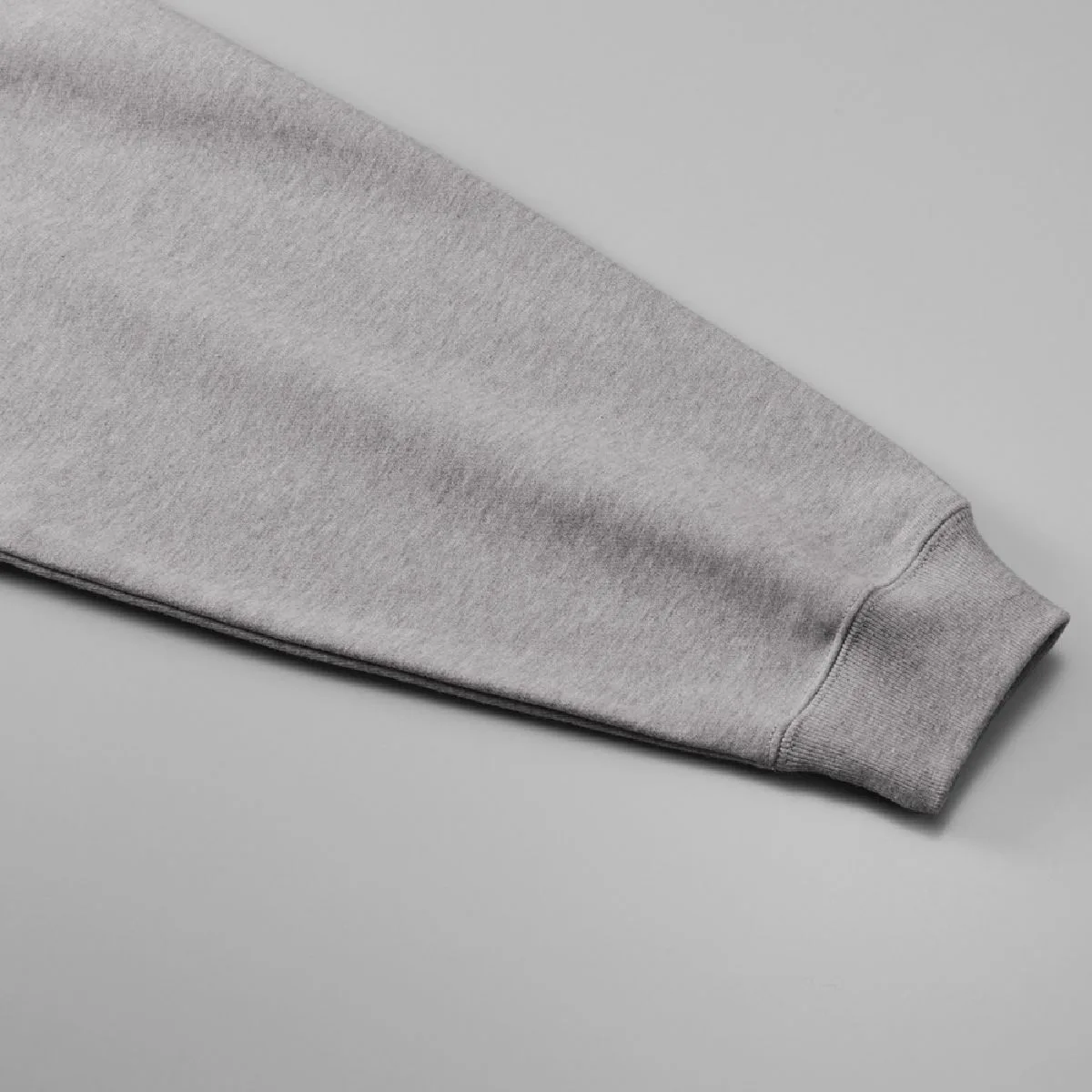 5242-01 10.0oz Raglan Sleeve Crewneck French Terry Sweatshirt 9 The cuffs are rib specifications, durable double stitch