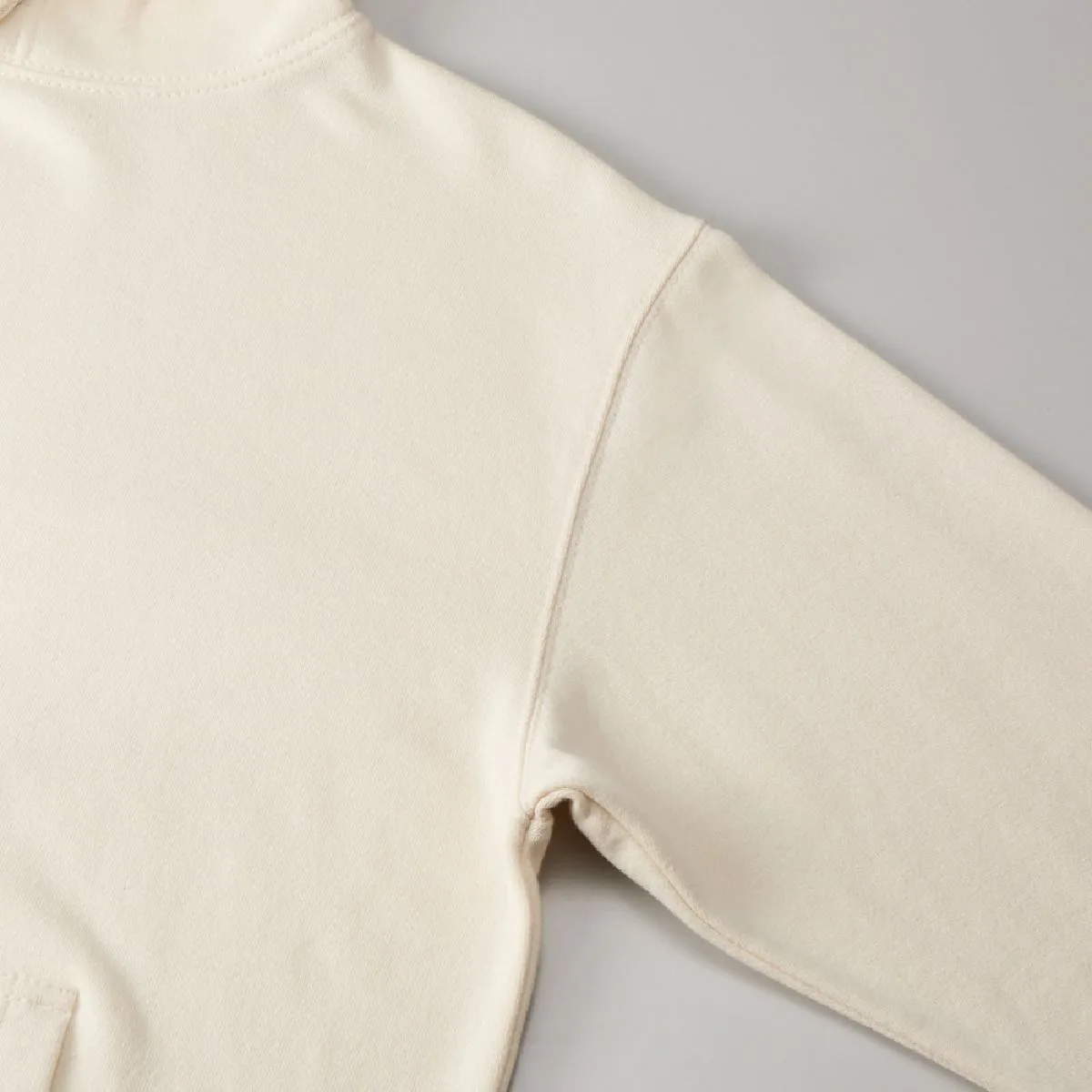 5398-01 8.8oz Cotton French Terry Pullover Hoodie 20 The armholes are sturdy, two-needle needles.