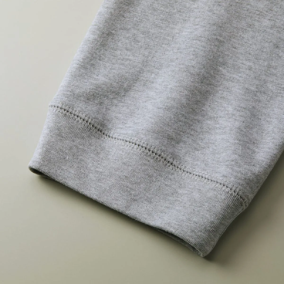 United Athle 5017-02 10.0oz Kids Cotton Sports Trousers 10 The hem mouth is rib specification, the seam line with the body is durable double stitch