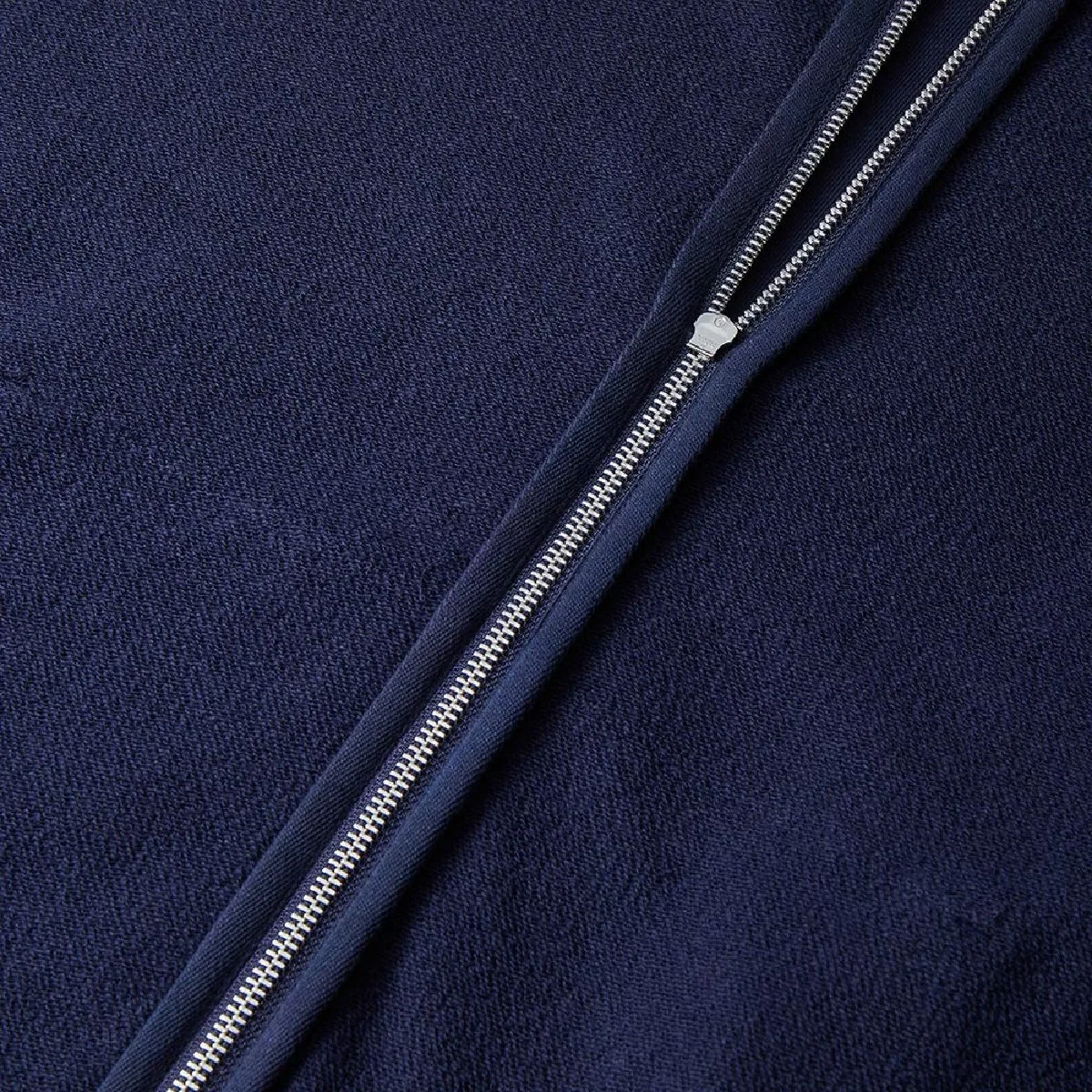 5203-01 10.0oz Oversided Fullzip Hoodie (French Terry) 11 The back side of the zipper tape is beautifully finished by piping