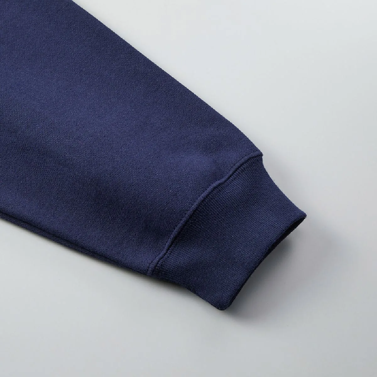 5204-01 10.0oz Oversided French Terry Hoodie 9 The cuffs are rib specifications, seam line is robust two needles