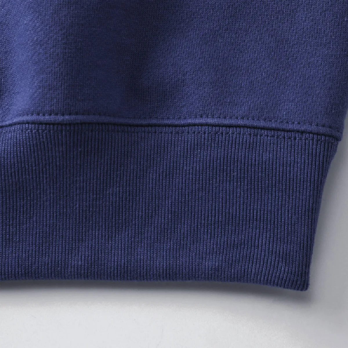 5205-01 10.0oz Oversided French Terry Crewneck Sweatshirt 9 The hem mouth is rib specification, ribs and body seam lines are robust double stitch