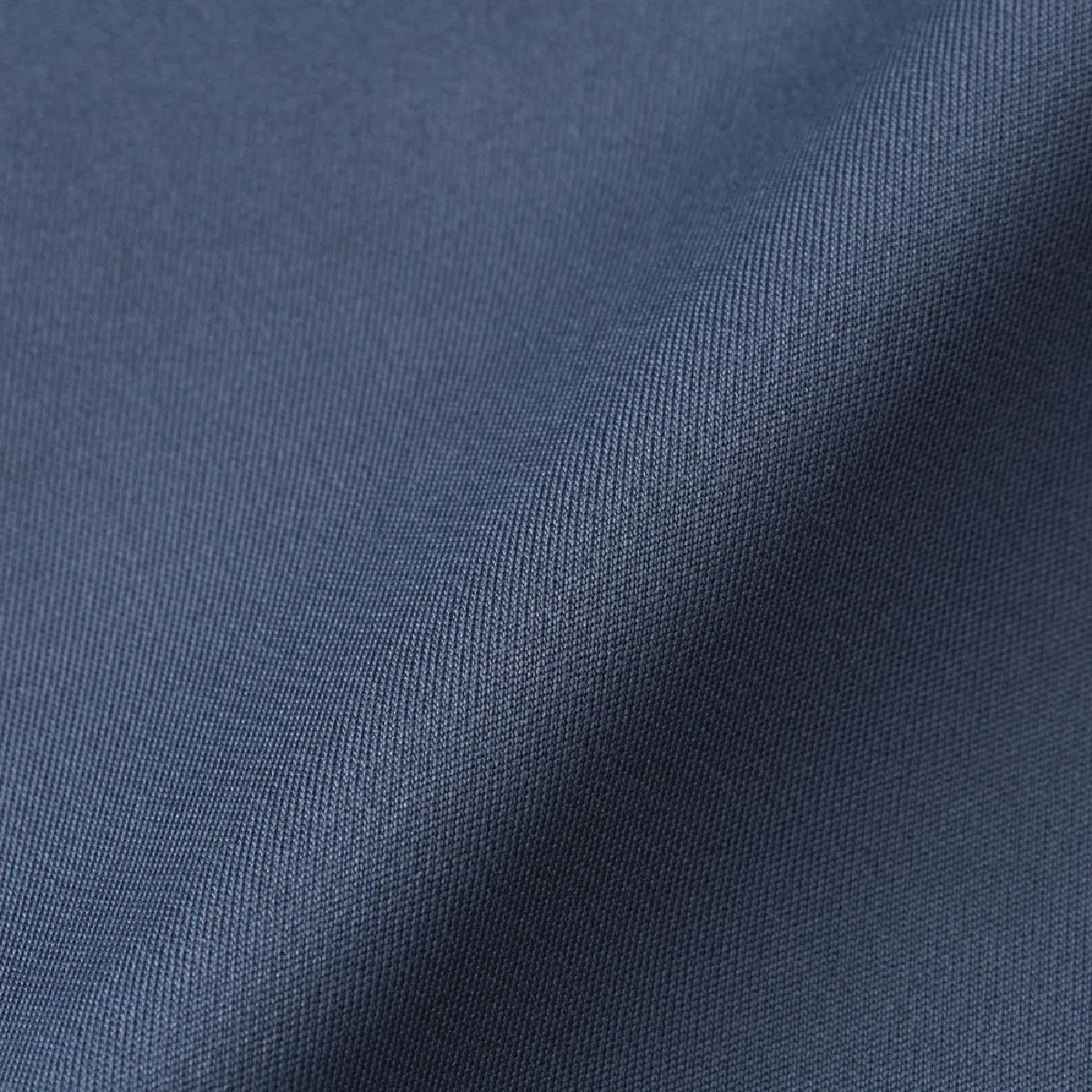 Smooth fabric with a natural glossy feel made from semi-dal yarn