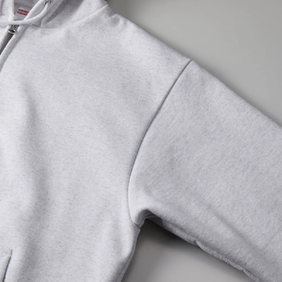 Sleeve is set in sleeve specification