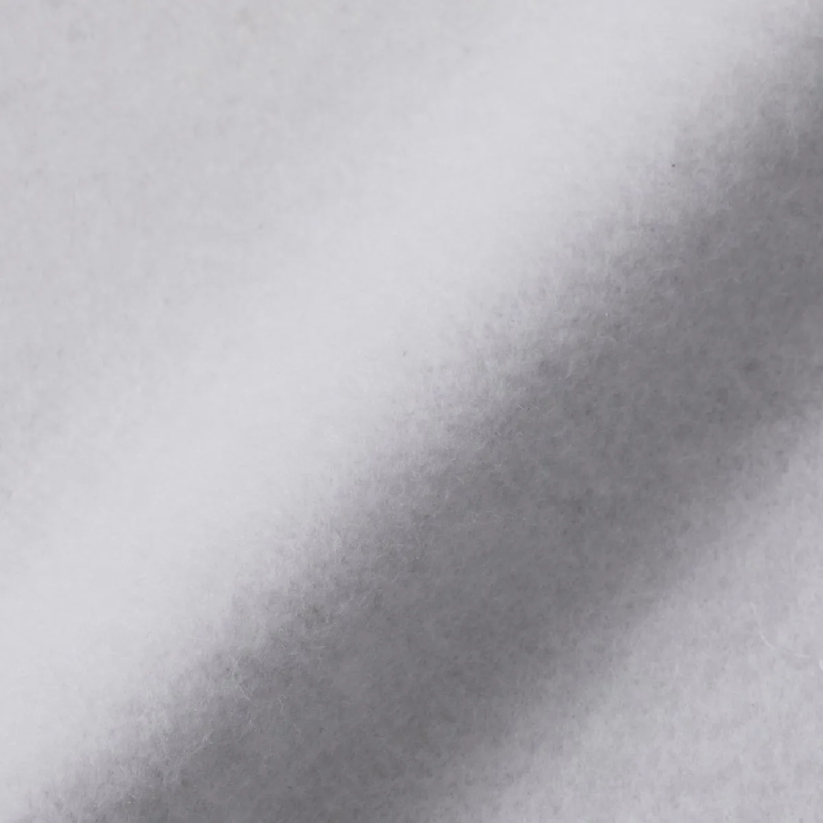 The lining is highly heat retention, and the back brushed that focuses on the fluffy feeling.