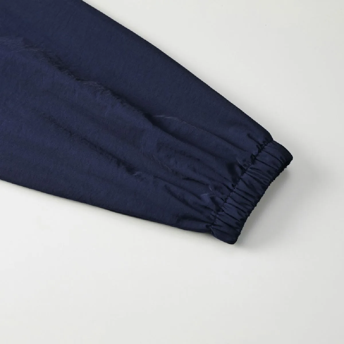 The cuffs are shirring specifications