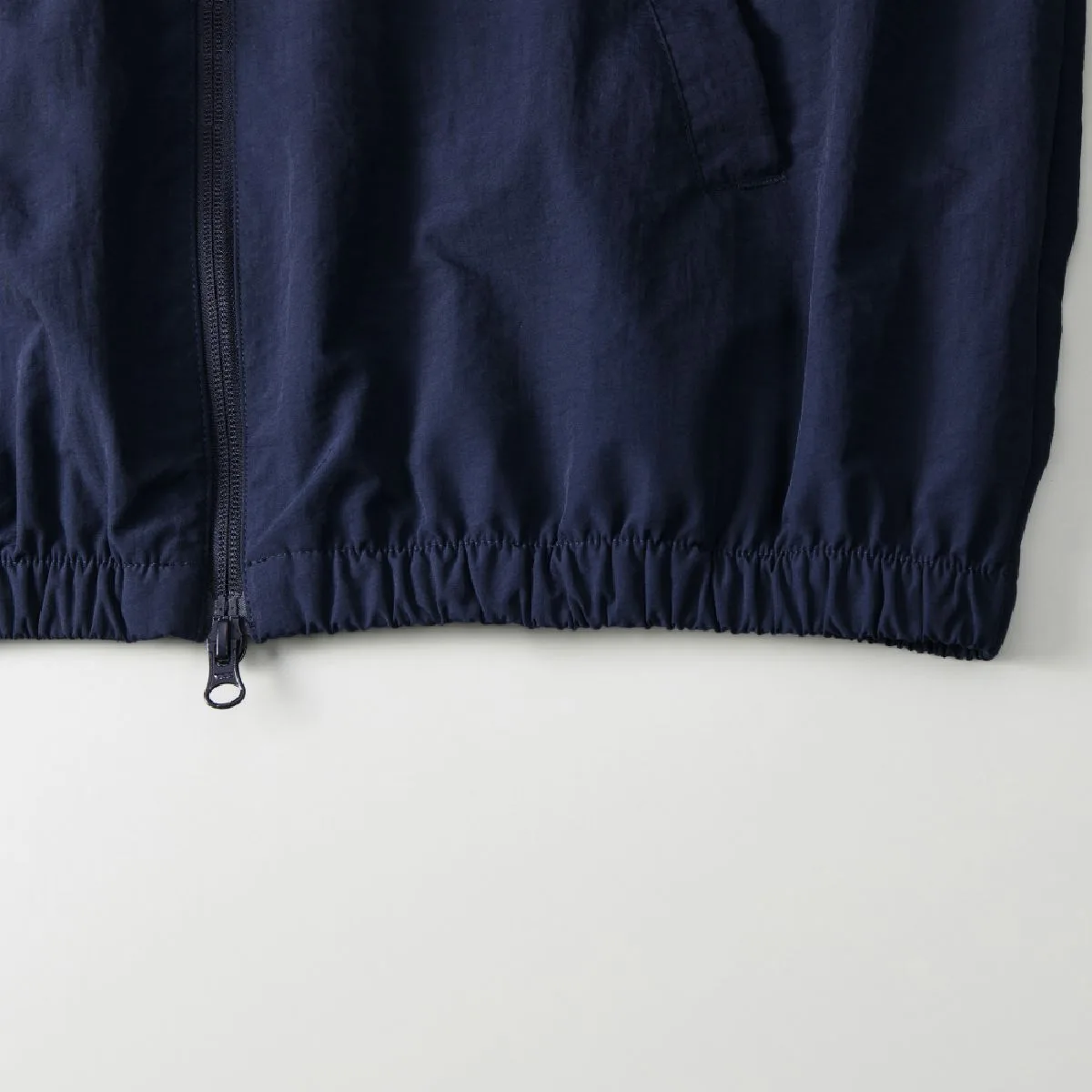 The hem mouth is shirrling specification