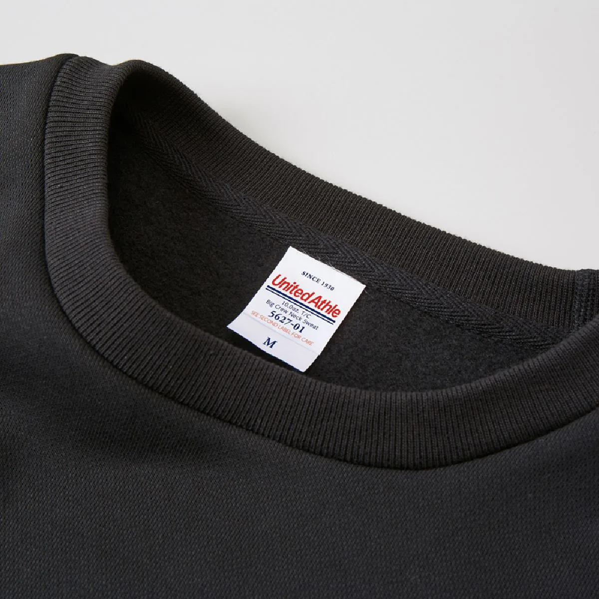 Exquisite size around the neck that can enjoy layered