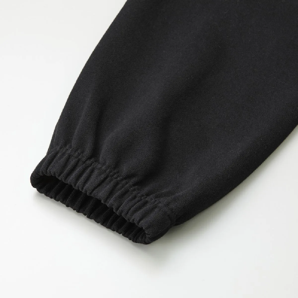 The hem of the shirring specification is cold -proof specification that does not easily enter the wind