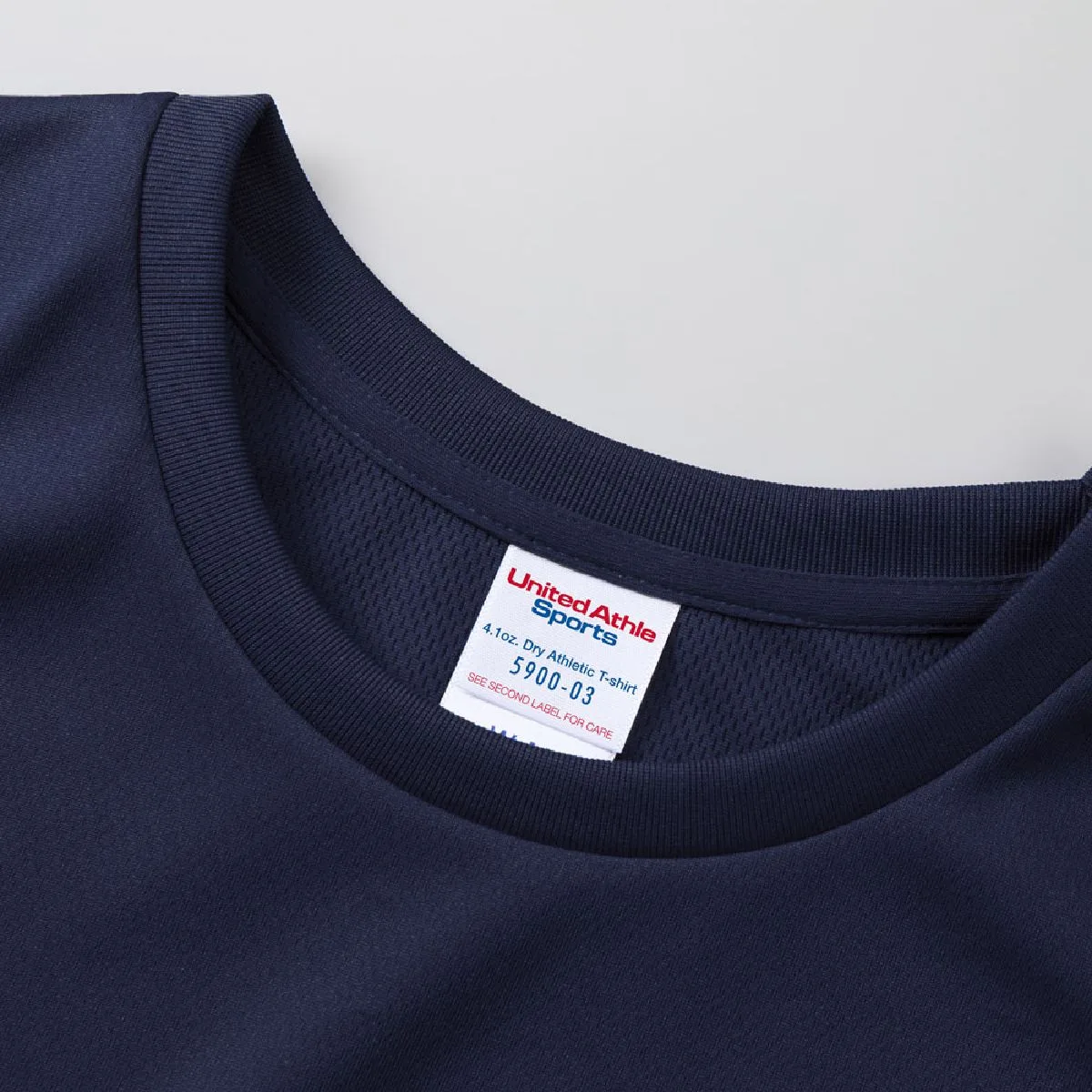 The neck and narrow neck ribs that beautifully produce a decollete line