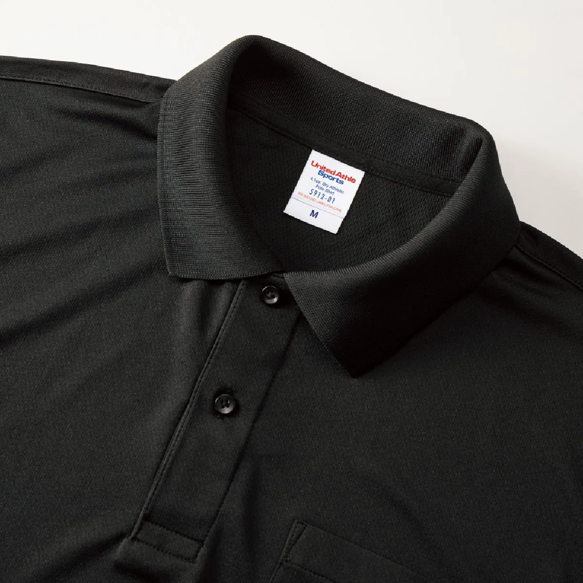 The collar is solid rib specification, 002. Black uses a black button