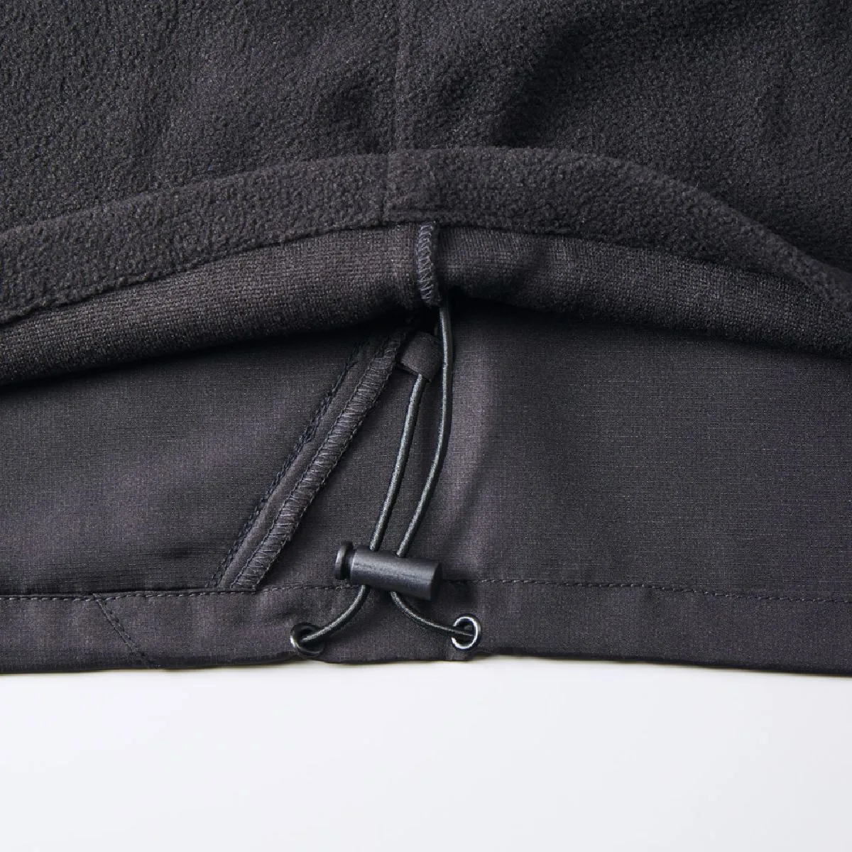 Stopper and drawcord specifications that can adjust the flutter of the wind on the hem, the liner fleece is hem flash, so it is ideal for printing.