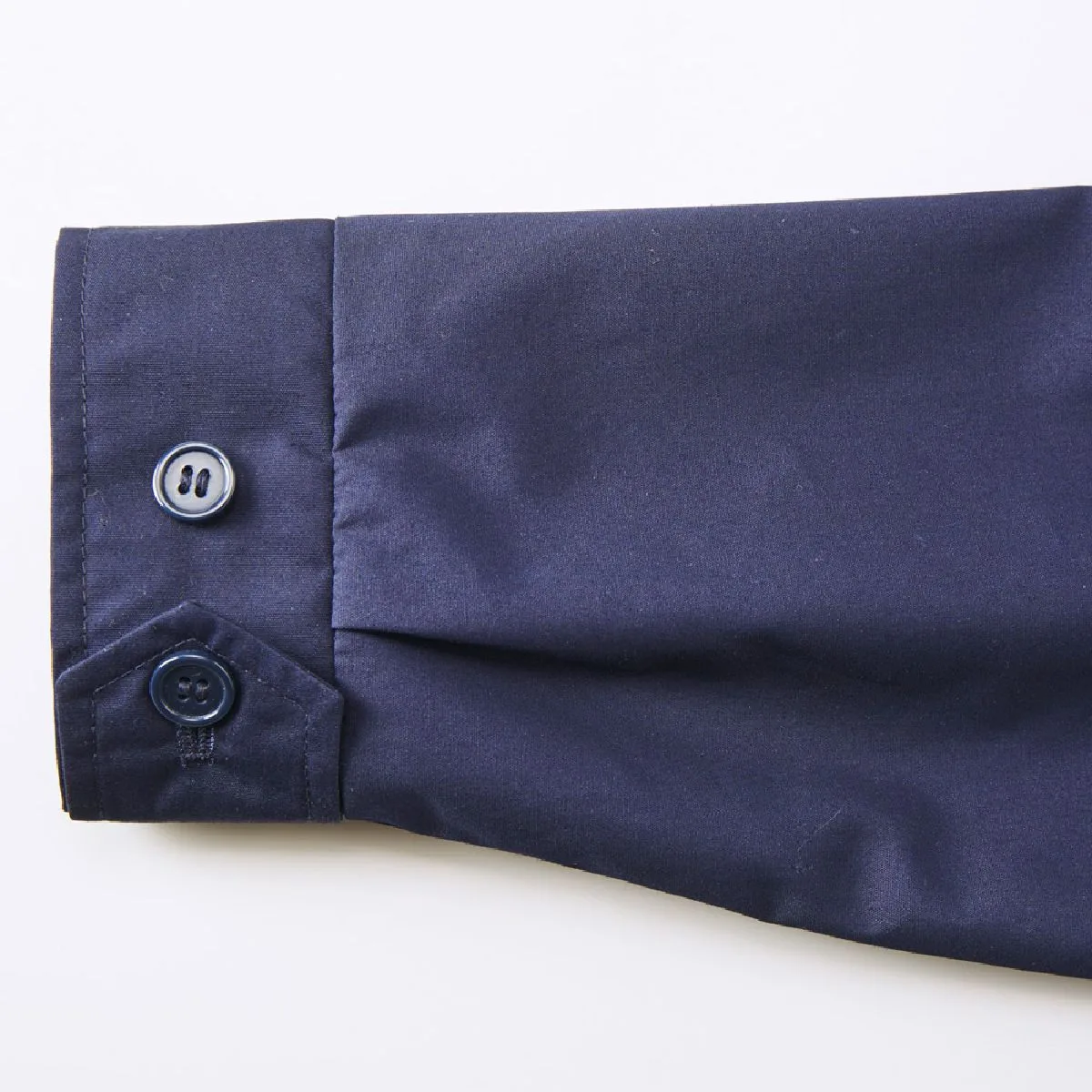 The cuffs have an adjuster that can be adjusted in size