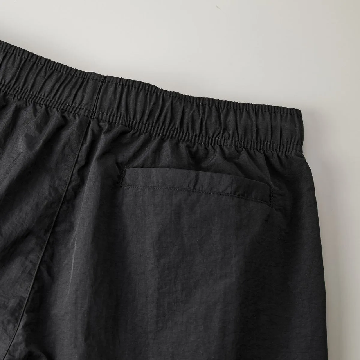 Hip pocket with one -ball edge specification (right side only)