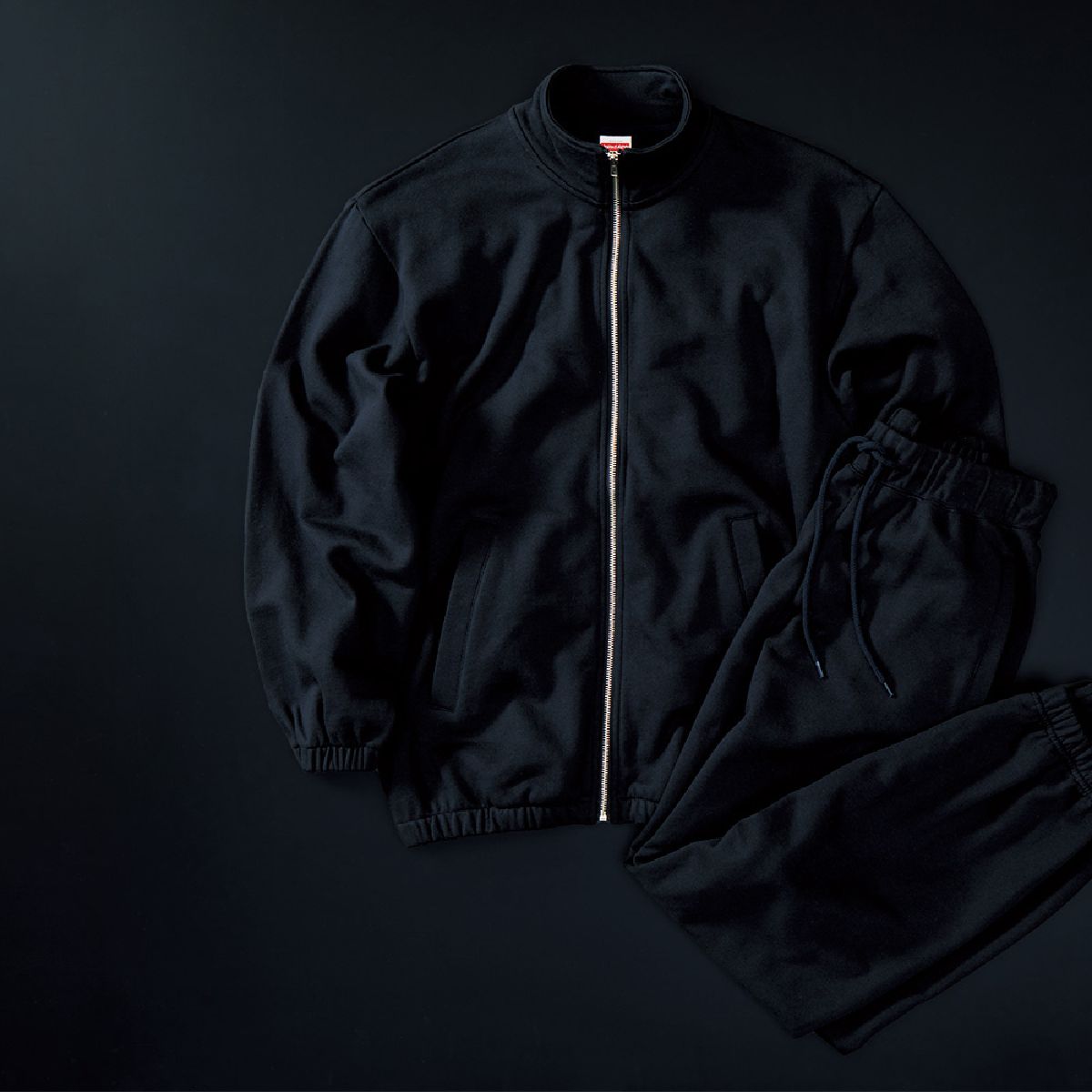 This item can be worn as a set with a top made from the same fabric (the top shown in the photo is Style No. 5245-01).