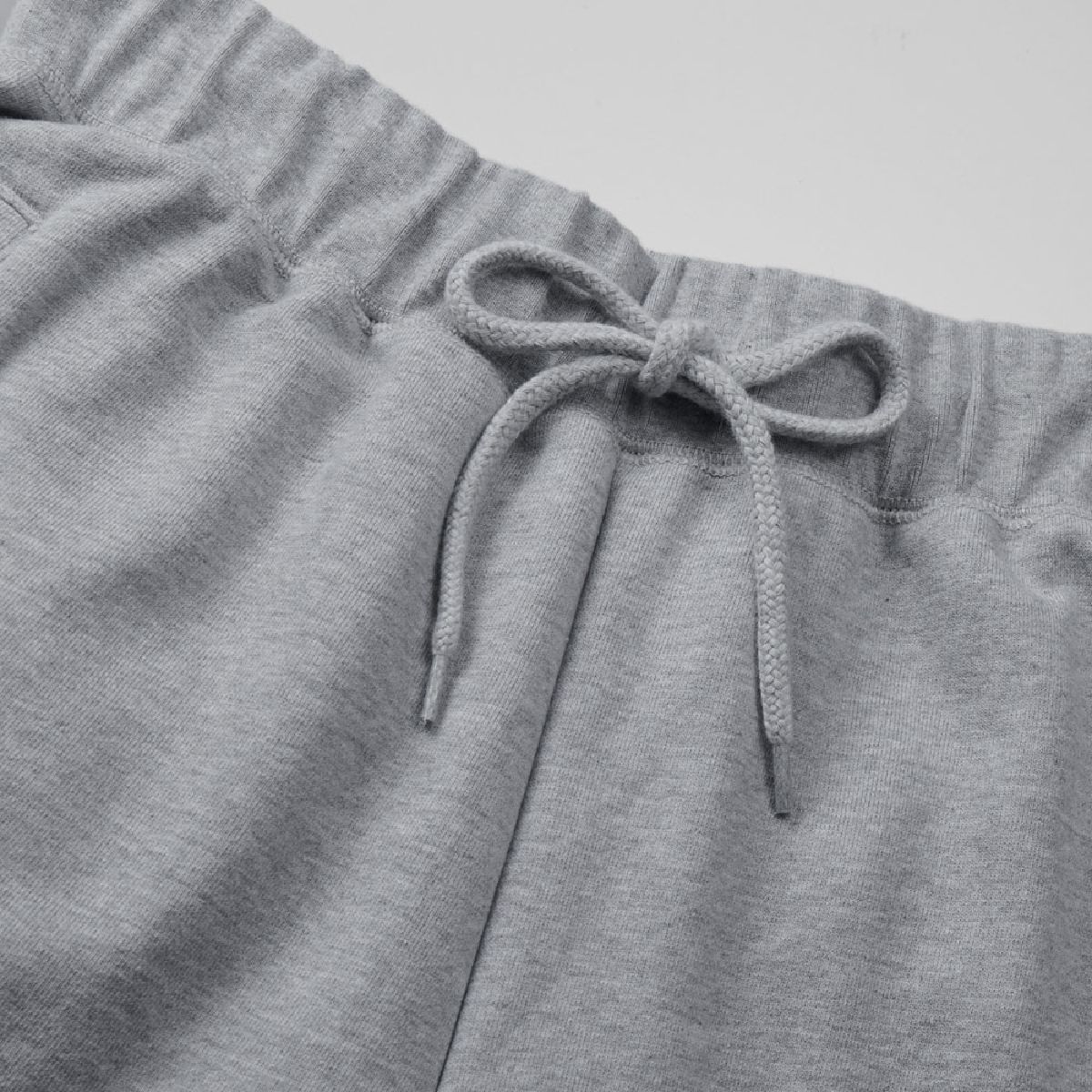 The waistband is ribbed and has an adjustable round drawstring (on the outside).