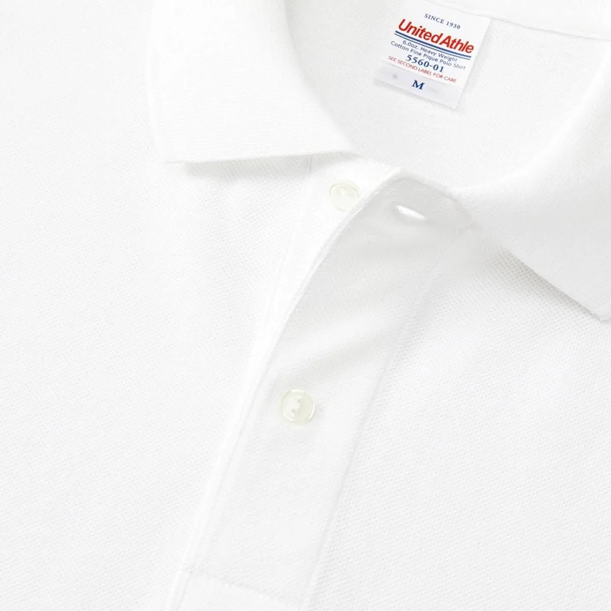 The buttonhole of the first button is a horizontal hole to resist lateral force.