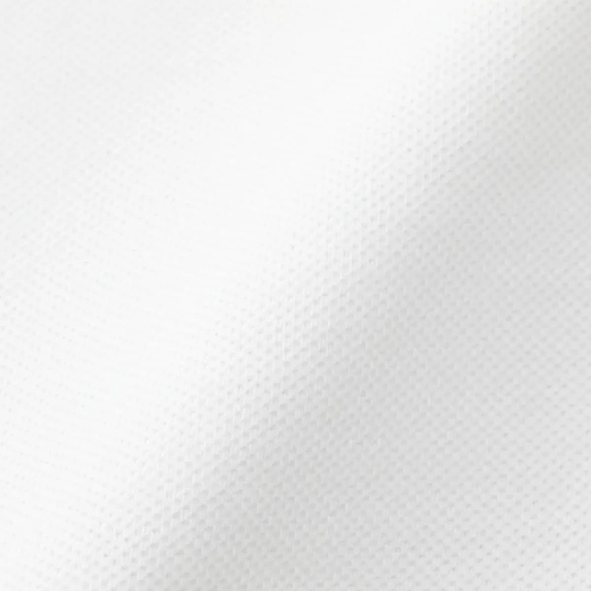 High-quality, low-pilling pique fabric made with compact combed yarn.