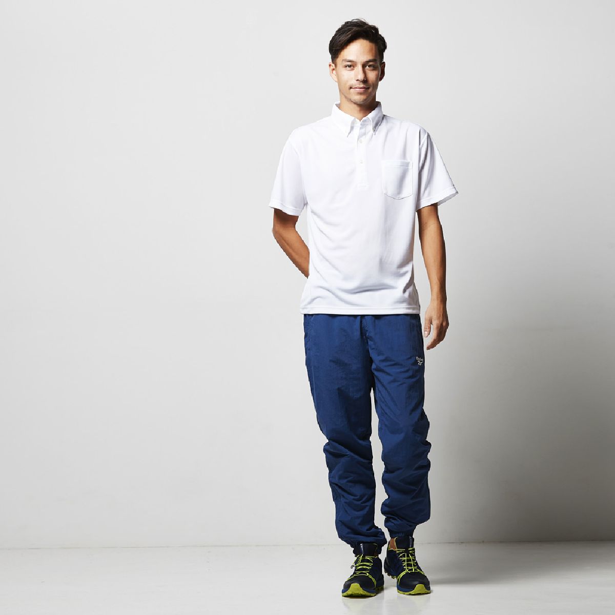 Height 182cm, wearing size L, color 001. White.