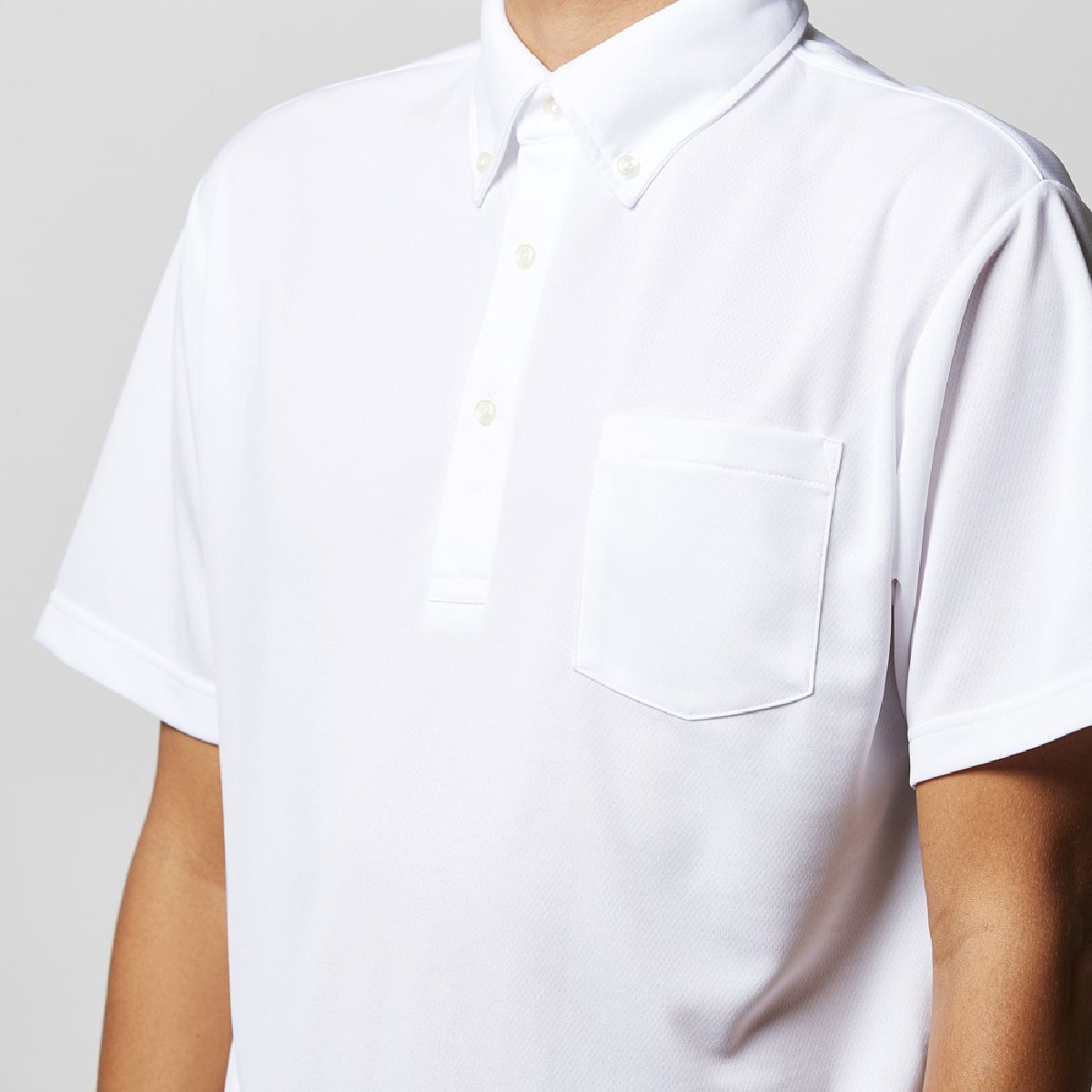 There is a convenient pocket on the left chest.