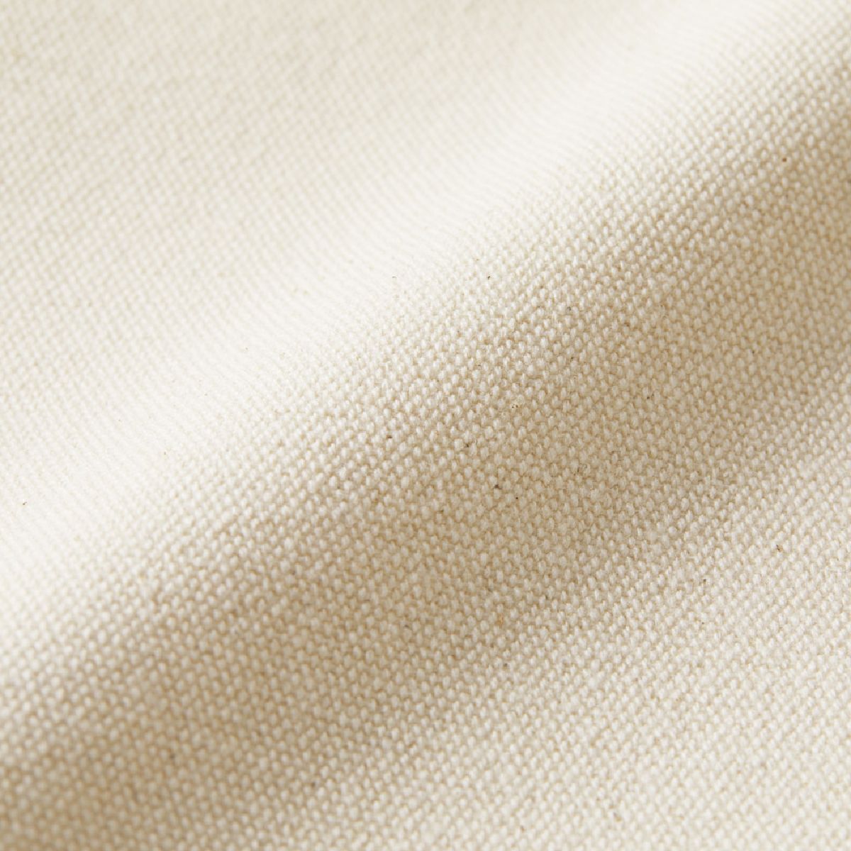 Thick canvas fabric that allows you to enjoy the changes in texture as you use it.