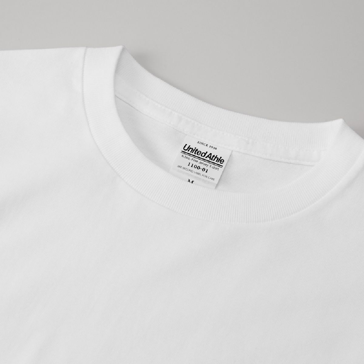 The neck ribbing features a minimalist, stitch-free design.