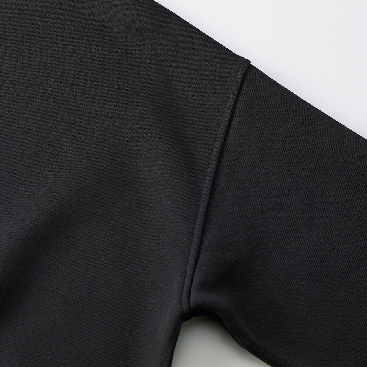 Relaxed, oversized armholes