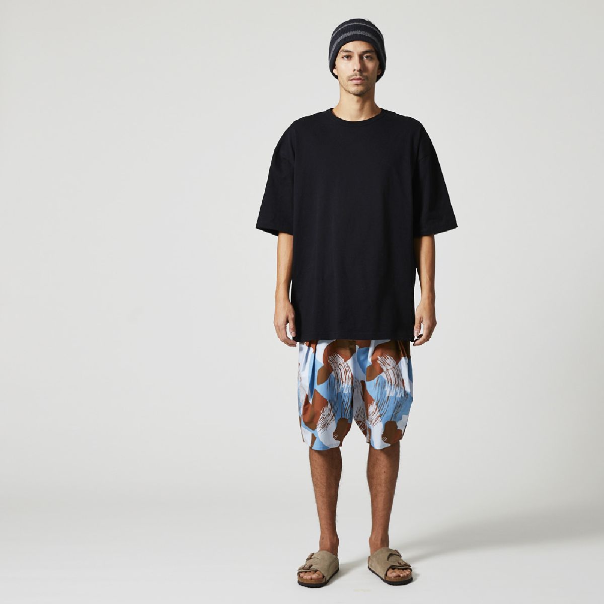 Model is 182cm tall and wearing size XL, item number 002, black.