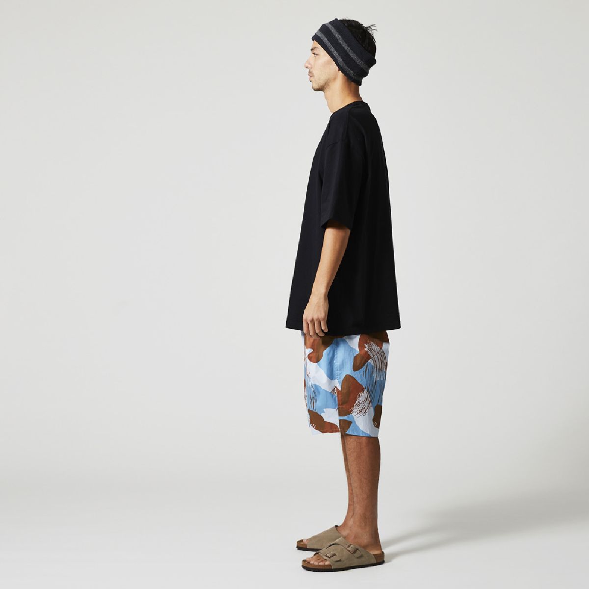 Height 182cm, XL size, side silhouette