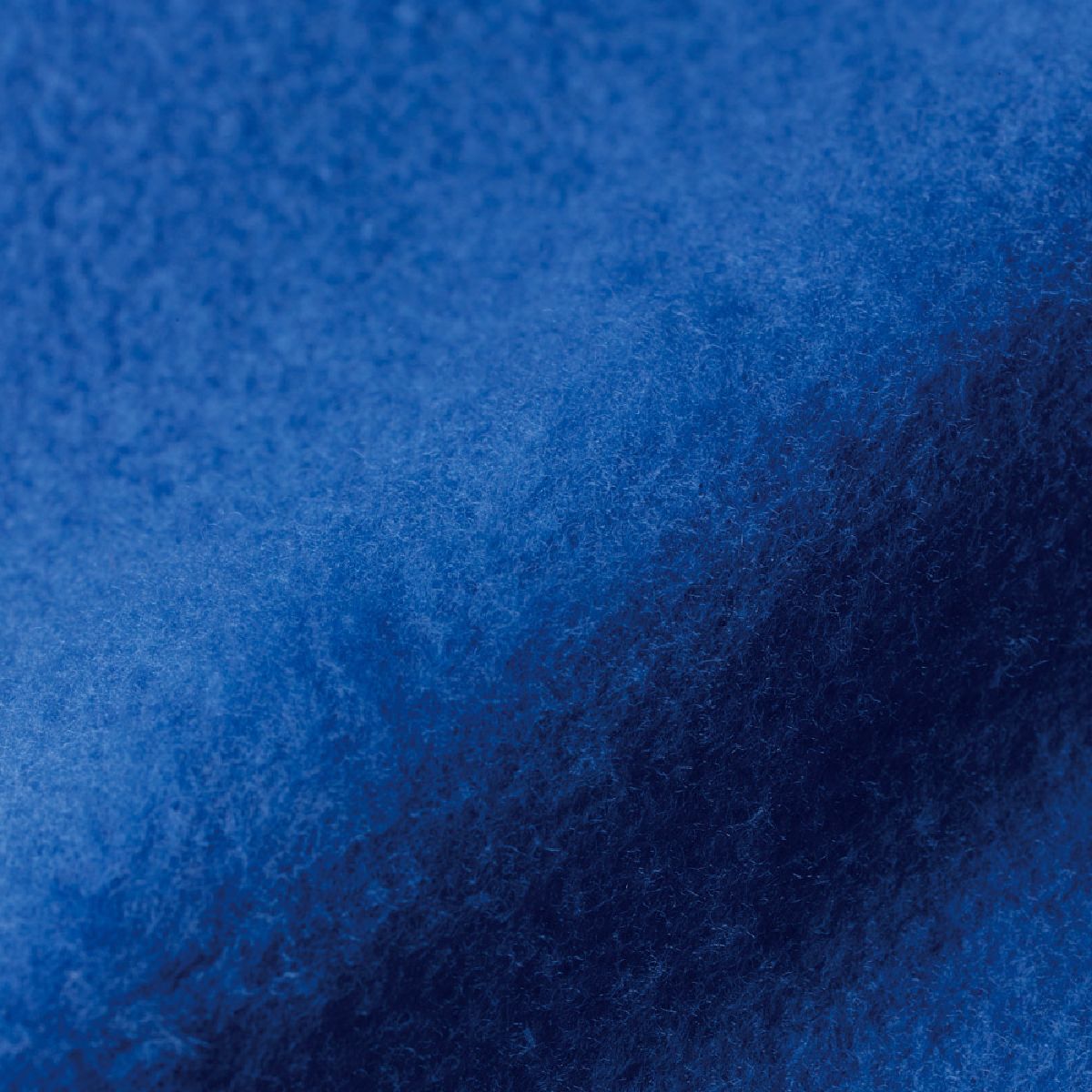 The lining is highly insulating and features a soft, fluffy brushed fleece lining.