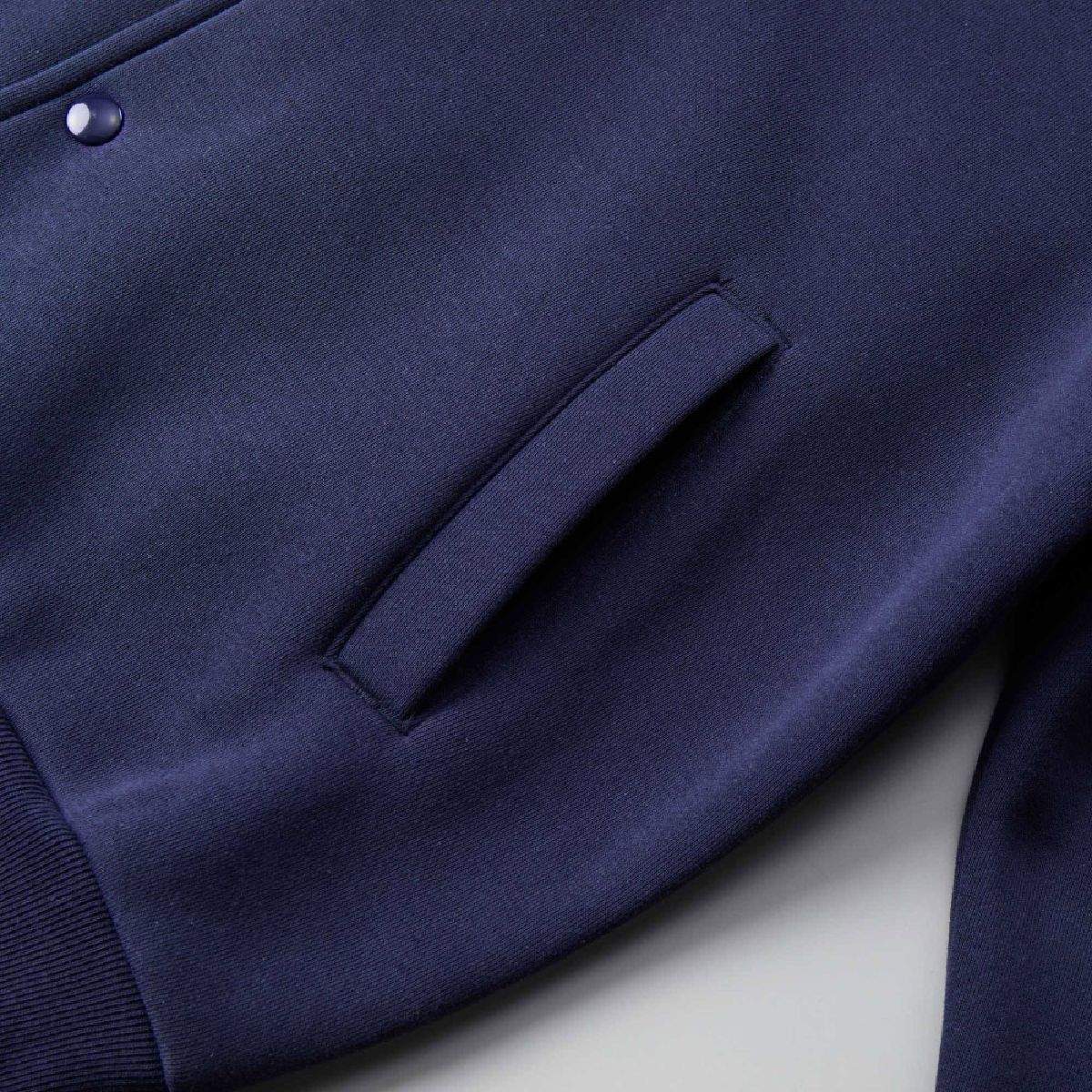 Convenient single-welt pocket design
