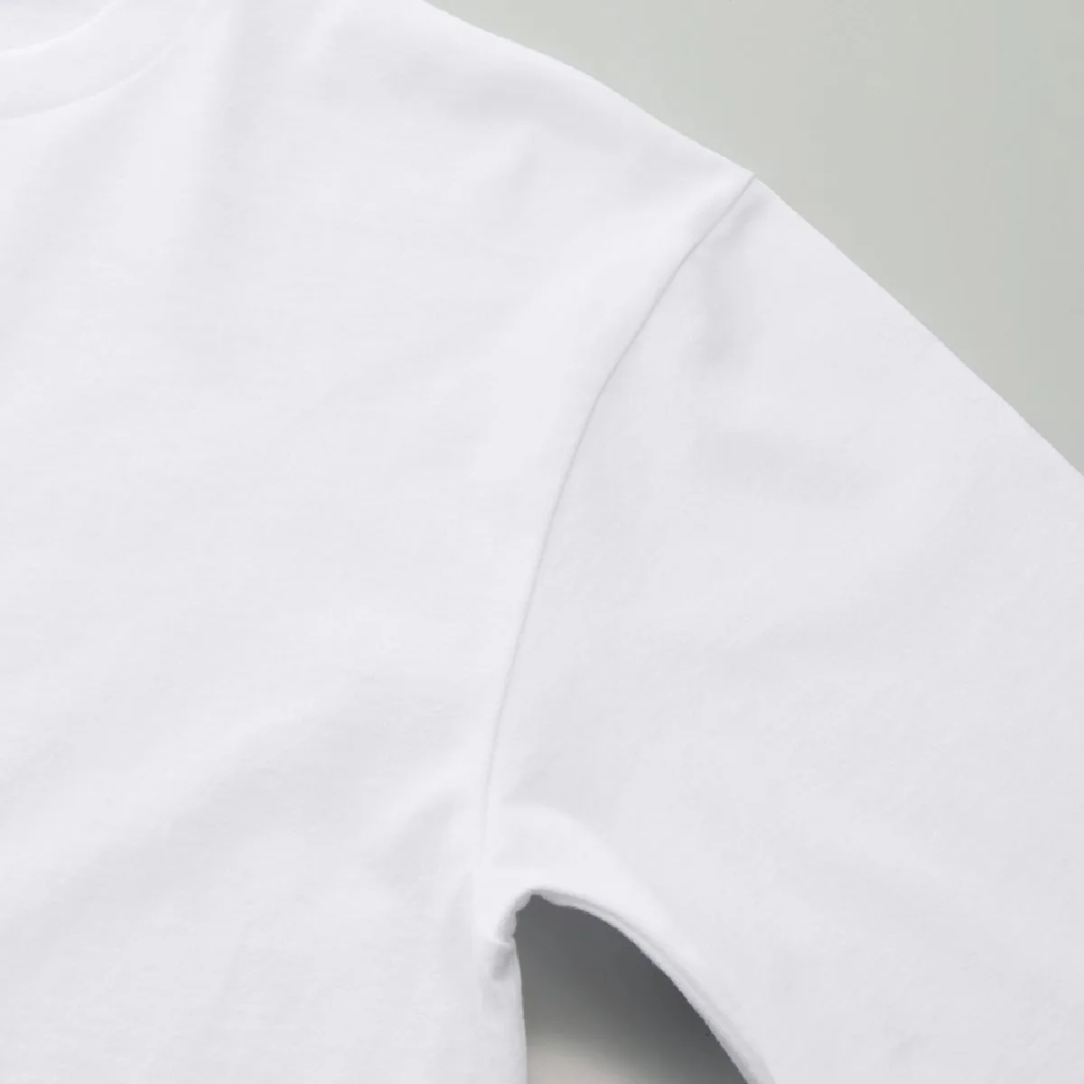 Relaxed, oversized armholes