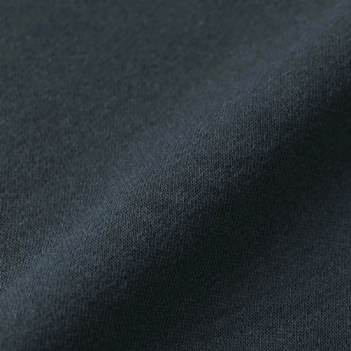 The face yarn is made of smooth 100% cotton, which reduces bleeding during the printing process.