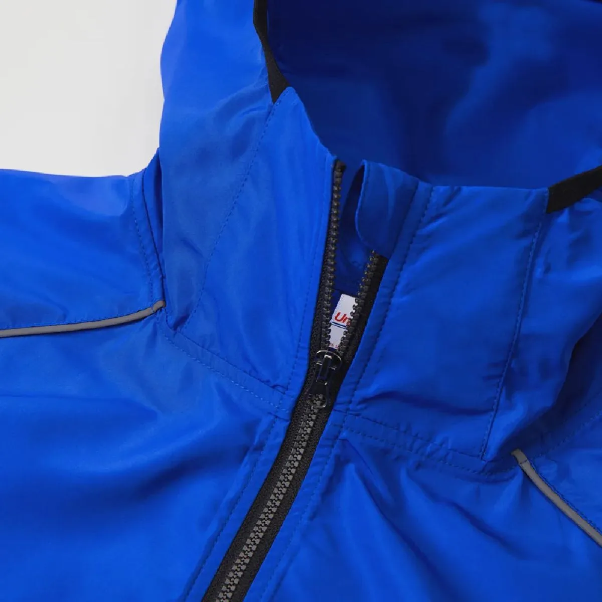 Features a chin guard to protect the jaw, and a single-slider plastic zipper.